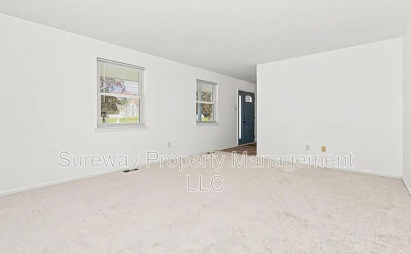 4 bed, 2.5 bath, 1992 sqft, $3,200 — Photo 4