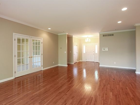 3rd image of 3502 Meadowlark Dr