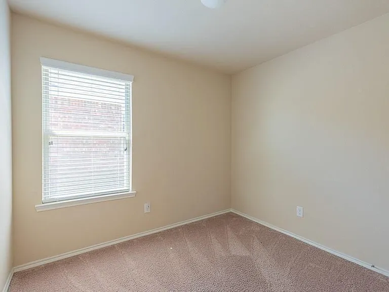 2126 Shady Glen Trl — Photo 15