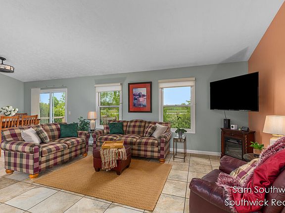 3rd image of 4231 Vista Dr