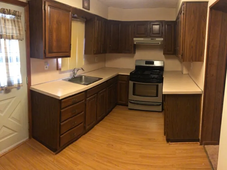 742 Genesee St — Photo 7