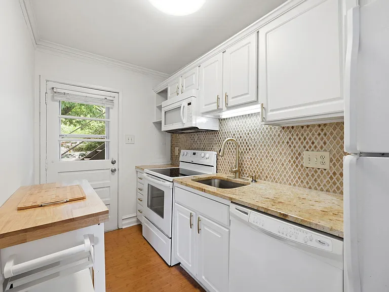 635 Daniels St #A — Photo 11