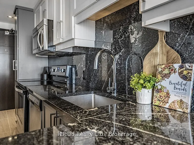 330 Phillip St #S-1903 — Photo 14