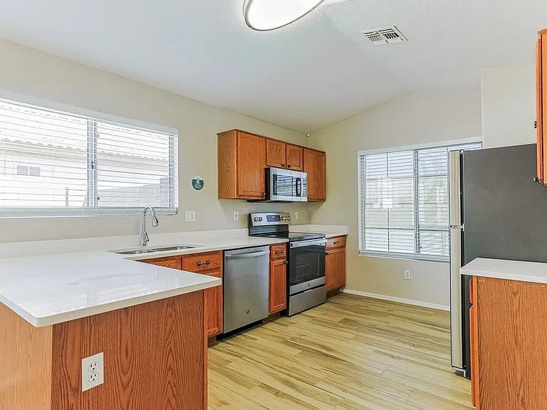 510 N Danyell Dr — Photo 8