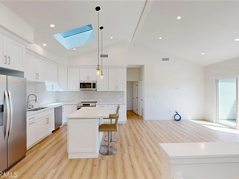 363 Flower St #B — Photo 6