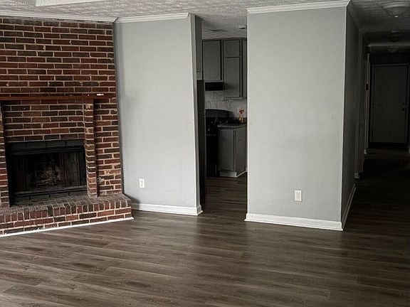 2nd image of 1136 Summer Brook Rd