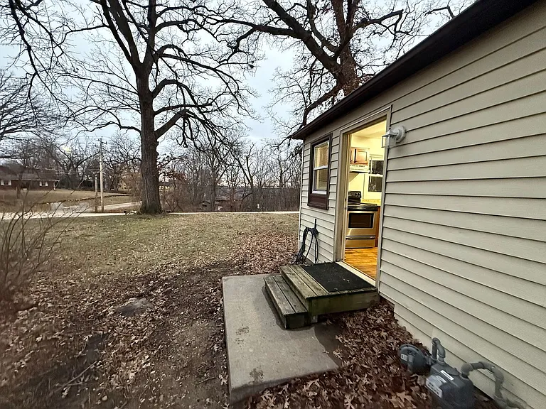 3315 Valley Dr — Photo 3