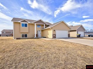 2002 Pratt Cir, Saint Peter, MN 56082