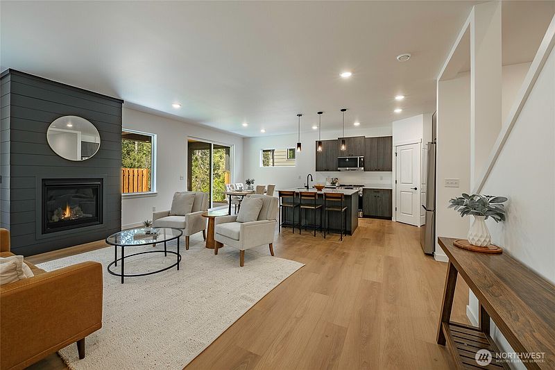 5th image of 2944 Cedar View Way