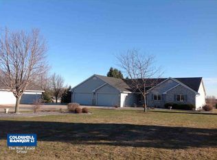 W9325 Majestic View Ln, Hortonville, WI 54944