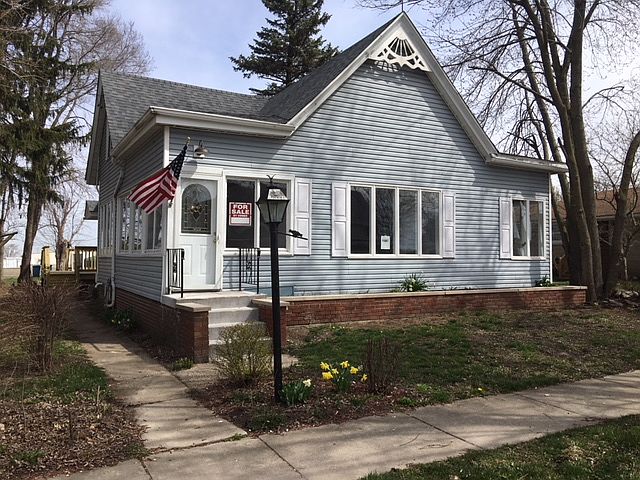 1st image of 215 E Taylor St