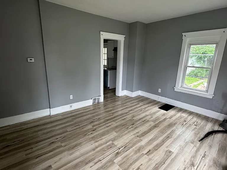 624 W 14th St — Photo 3