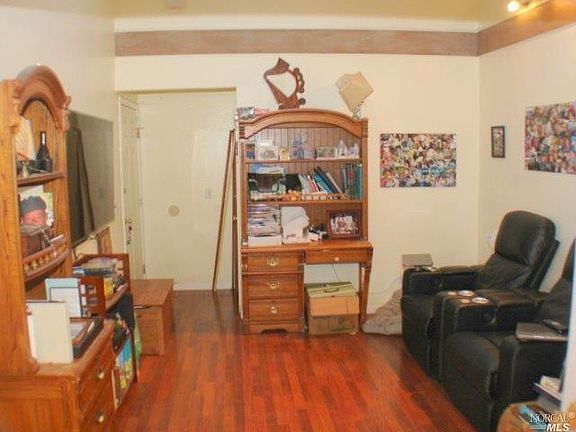 3rd image of 79 Kingston Way