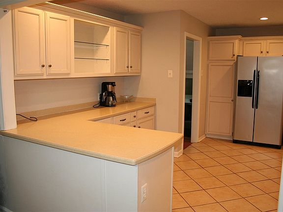 5th image of 415 W Parkview St