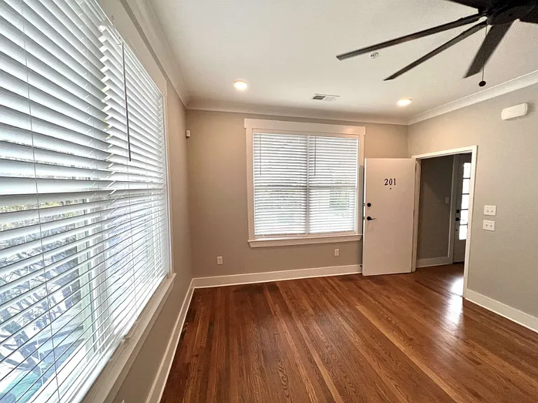 26 N McLean Blvd #201 — Photo 4