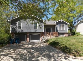 1024 Amesbury Ave, Liberty, MO 64068