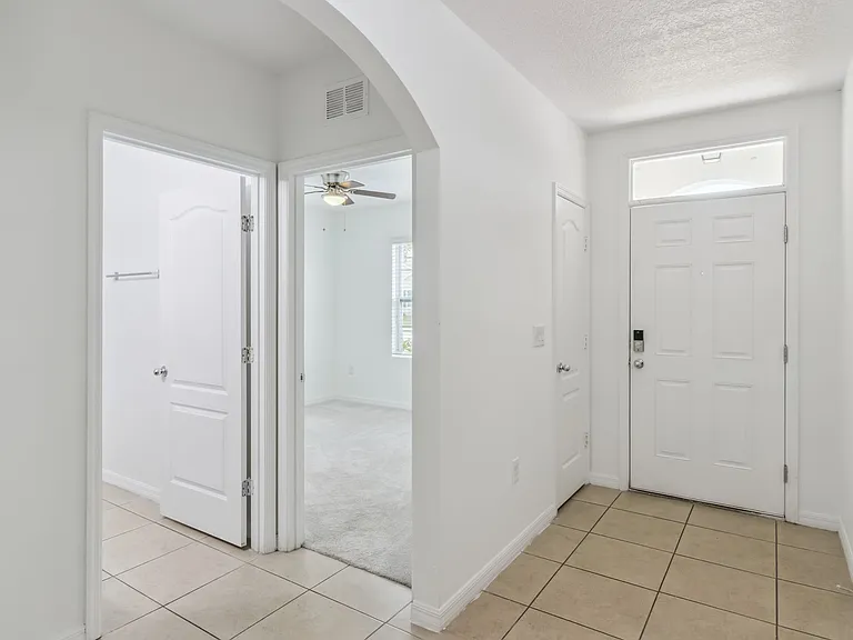 4257 Roberta Dr — Photo 3