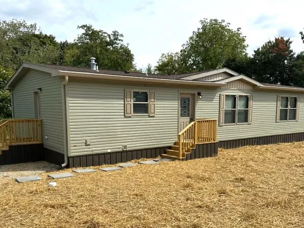 21 S Brick Ln, Elverson, PA 19520
