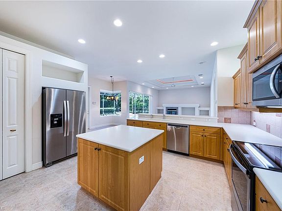 5th image of 1087 Camelot CIR