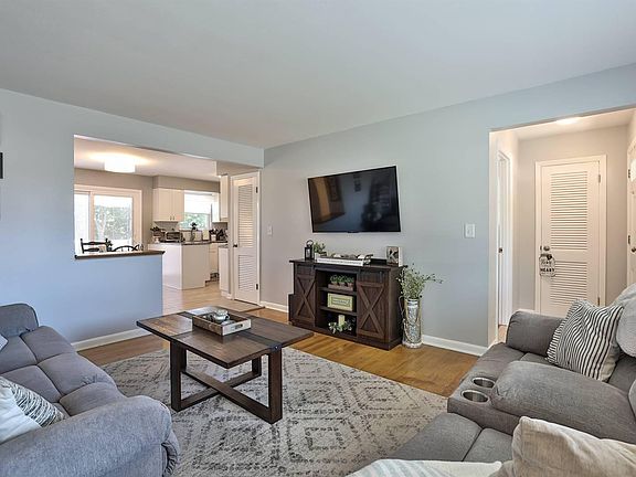 5th image of 93 Mayo Cir