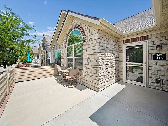 3rd image of 3305 SE Glenstone Dr Unit 203