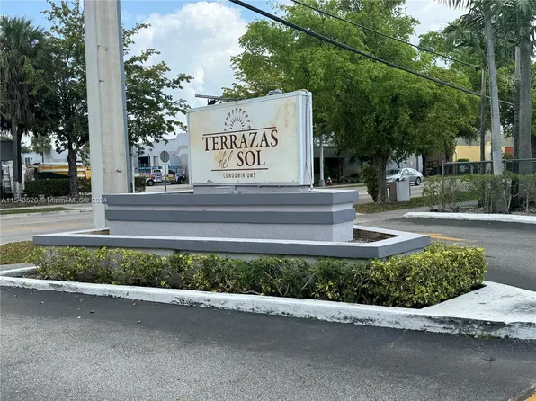 2660 W 76th St APT 102, Hialeah, FL 33016