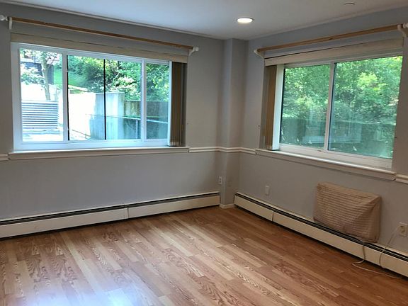 3rd image of 21 Lake St APT 1A