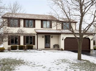 402 Glen Oak Dr, East Amherst, NY 14051