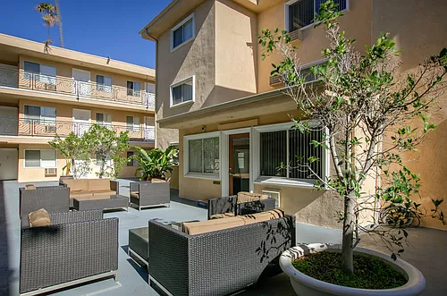 Wilshire Ardmore Regency Photo 1