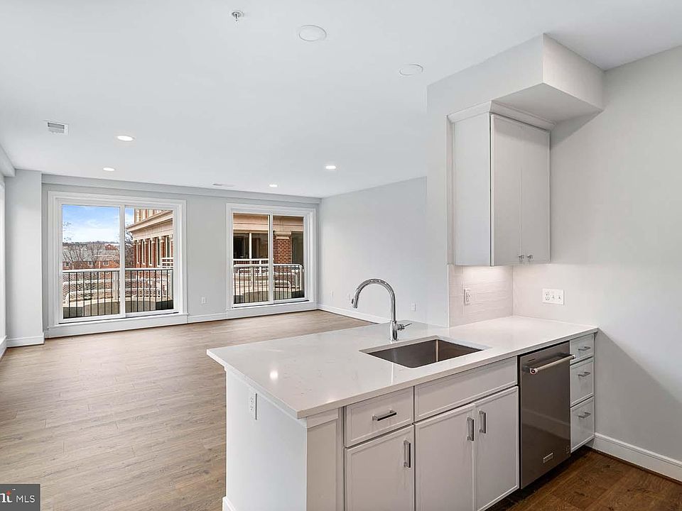 1st image of 635 Slaters Ln APT 310
