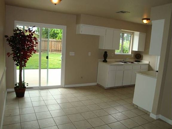 4th image of 12092 Washburn Ave