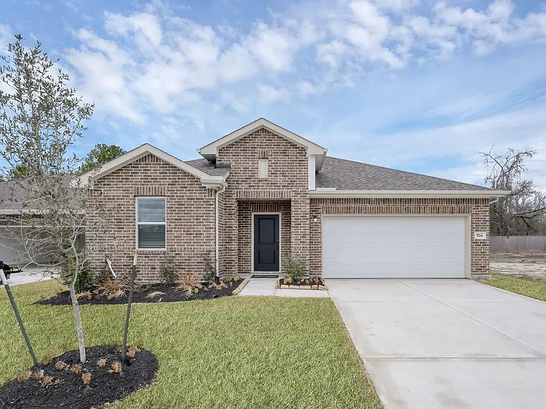 516 Monarch Trl — Photo 1