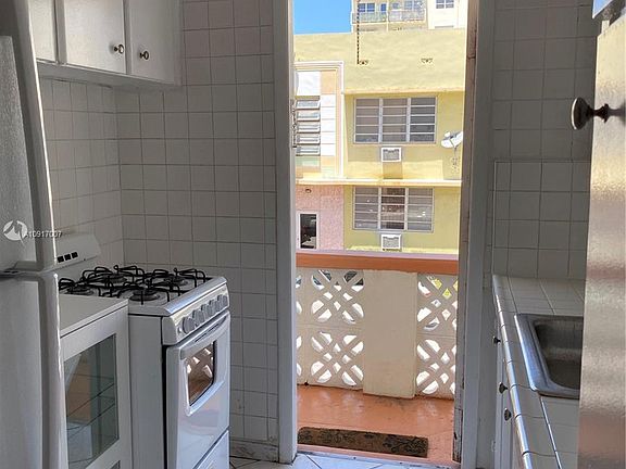 2nd image of 650 Pennsylvania Ave APT 21