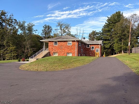 5th image of 285 Stamets Rd APT 2