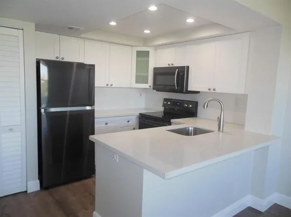 718 Executive Center Dr APT 32, West Palm Beach, FL 33401