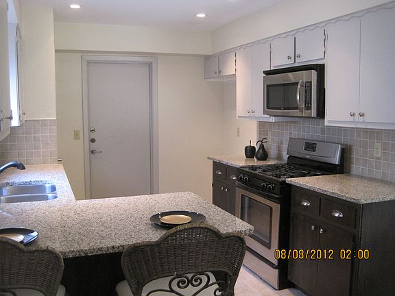 3rd image of 11527 Heathrow Dr