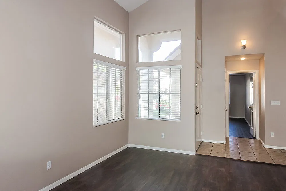 5 bed, 3.0 bath, 1957 sqft, $2,490 — Photo 4