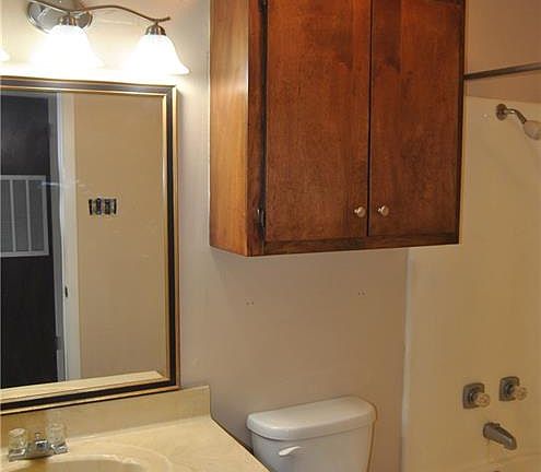 2nd image of 300 N Milam St APT 6