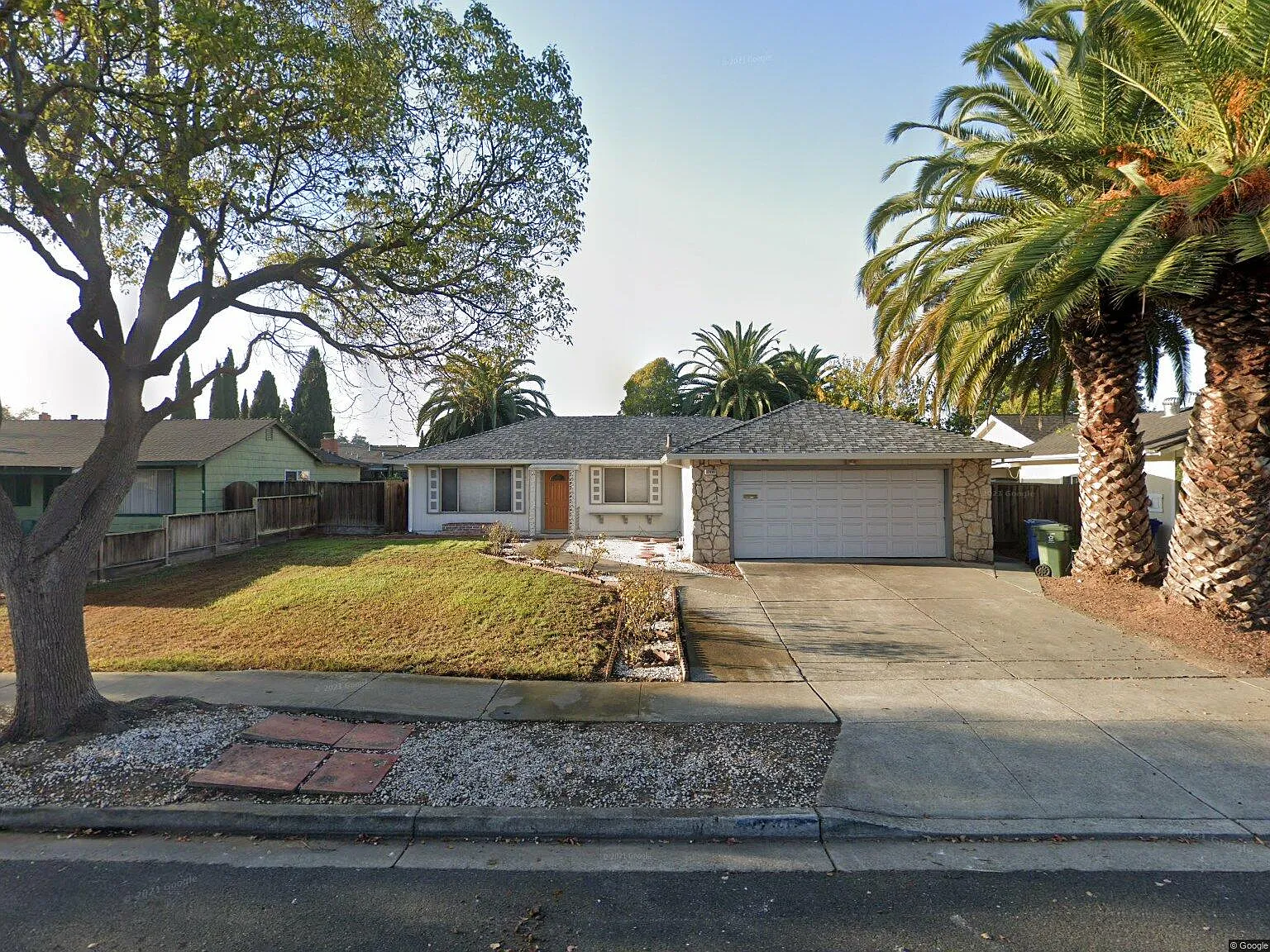 3 bed, 1295 sqft, $3,900 — Photo 1