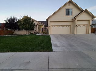 1454 Cardiff Dr, Gardnerville, NV 89410