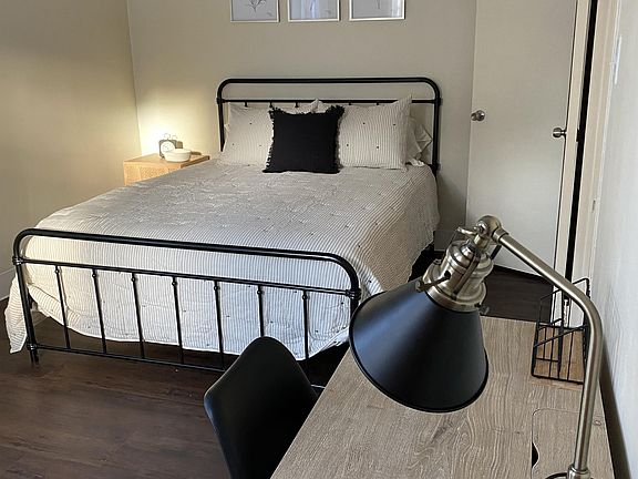 4th image of 420 Walnut Ave S #10604939