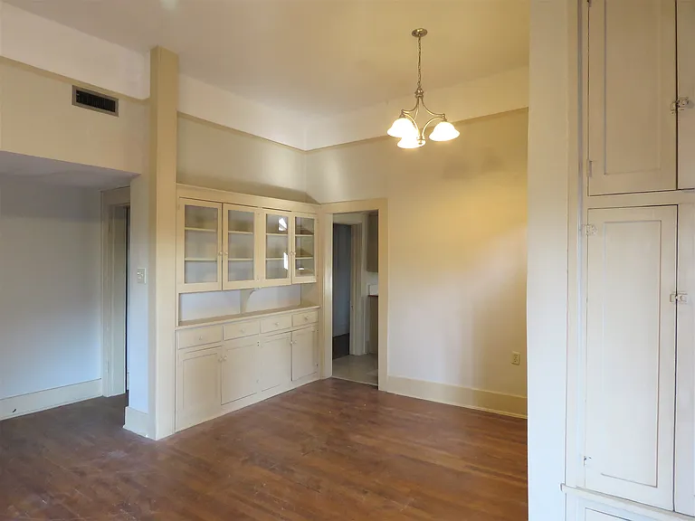 Cromwell Court — Photo 135