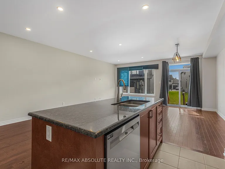 741 Namur St — Photo 6