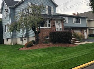 4 Maple Ave, South Hackensack, NJ 07606