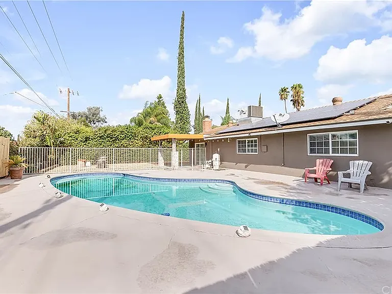 25441 Park Ave — Photo 14