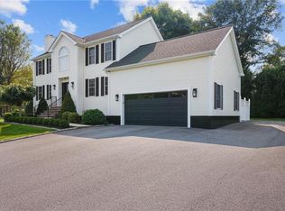 15 Sherwood Rd, Portsmouth, RI 02871