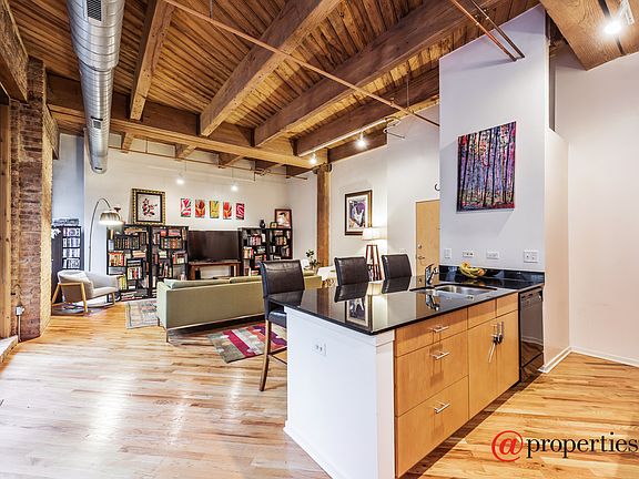 Kitchen / Living Room