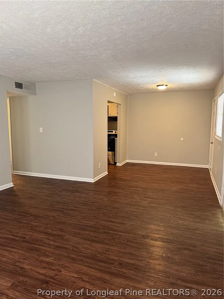 2 bed, 1.0 bath, 800 sqft, $900 — Photo 2
