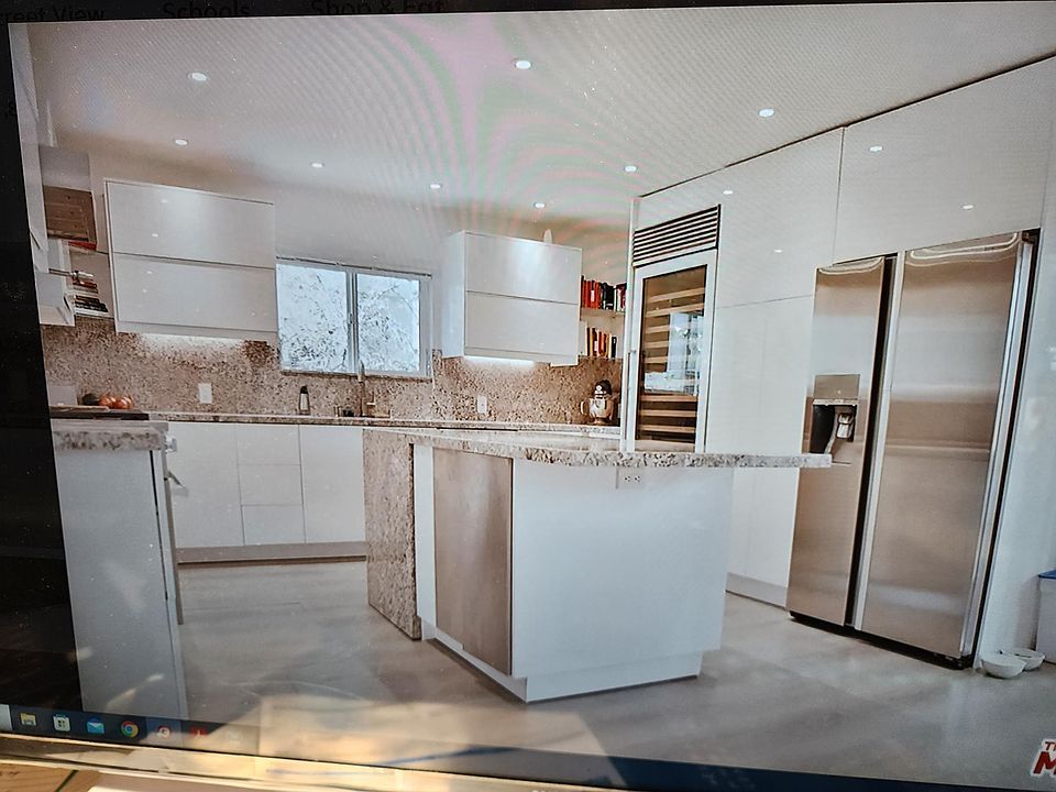 1st image of 864 Granville Ave APT 2