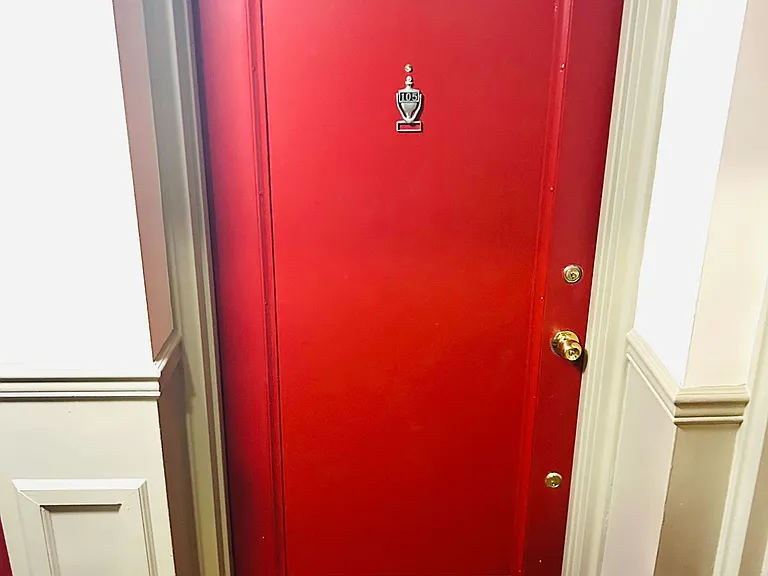 1577 N Colonial Ter #105-Y — Photo 2